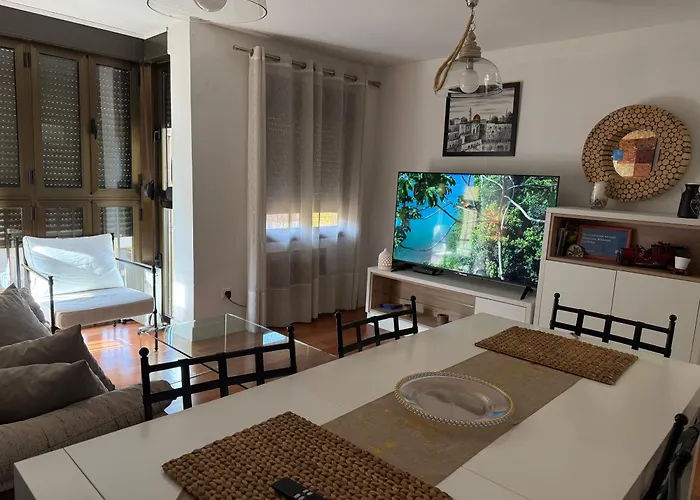 En Luis Montoto, Nervion. Centrico Apartment *