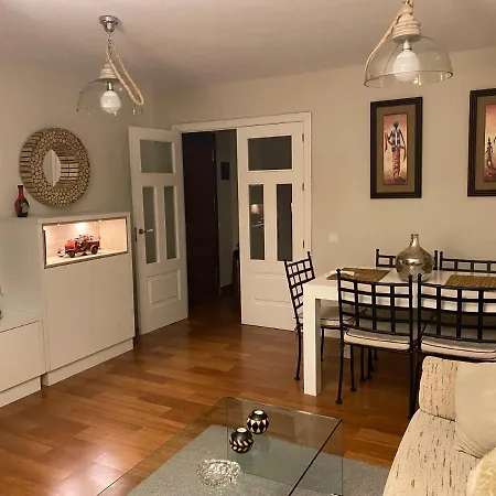 Apartamento En Luis Montoto, Nervión. Céntrico