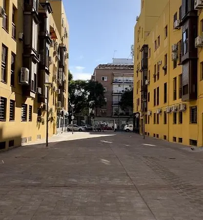 Apartamento En Luis Montoto, Nervión. Céntrico Sevilla